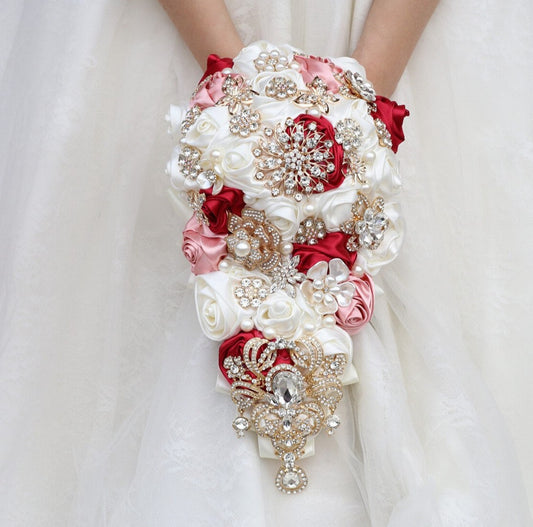 2023 Luxury Waterfall Bridal Bouquets Artificial Satin Cascading Roses Rhinestones Bride Flower for Wedding Accessories